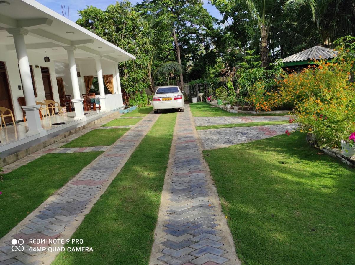 Geethani Tourist Home Polonnaruwa Eksteriør bilde